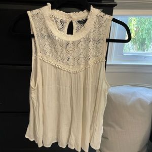NWT. Cream colored Lace Top. Size: S. American Eagle